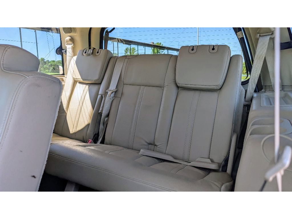 Used 2016 Lincoln Navigator Reserve image 18