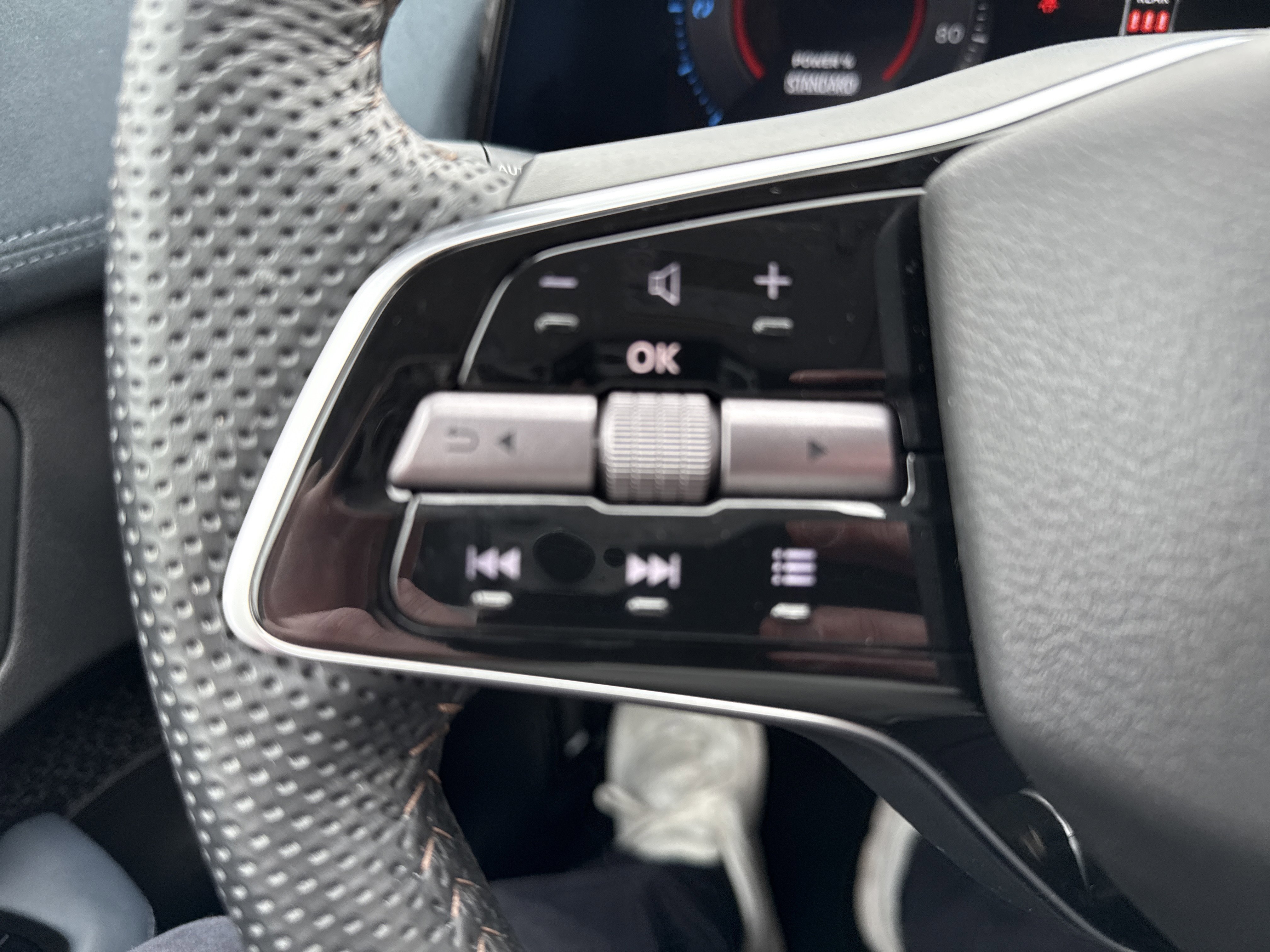 Certified 2024 Nissan Ariya AWD image 28