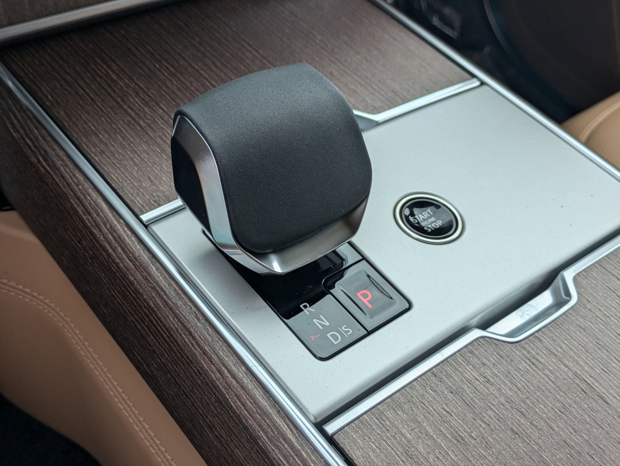 New 2025 Land Rover Range Rover SE image 16