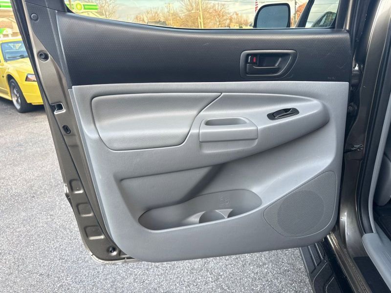 Used 2014 Toyota Tacoma 4x4 Double Cab image 13