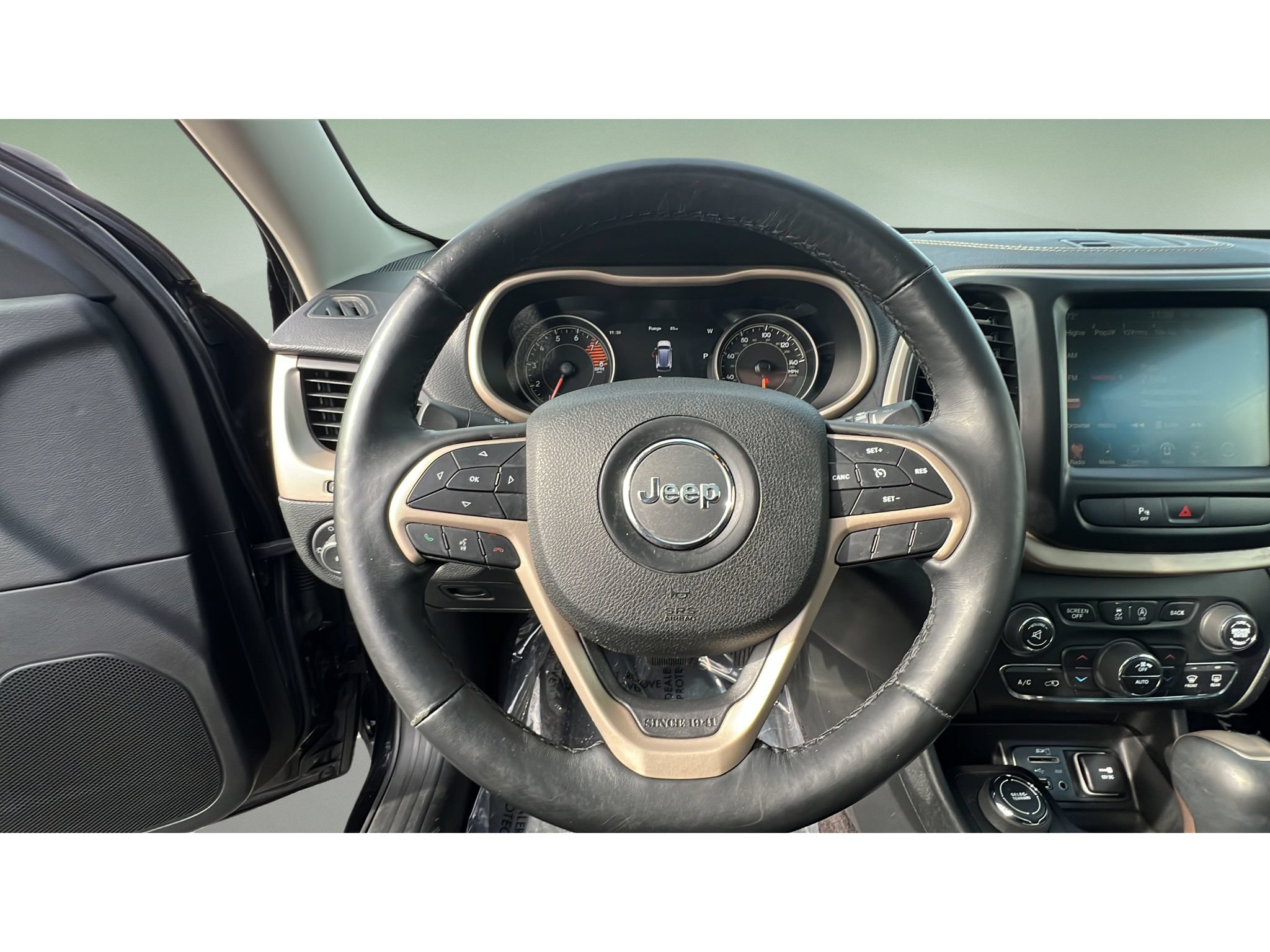 Used 2018 Jeep Cherokee Limited AWD/4WD image 22