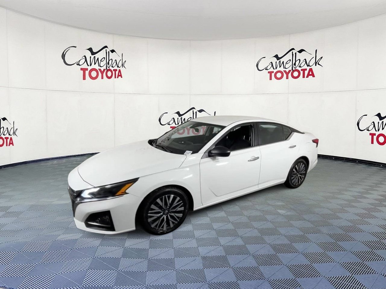 Used 2025 Nissan Altima 2.5 SV FWD image 7