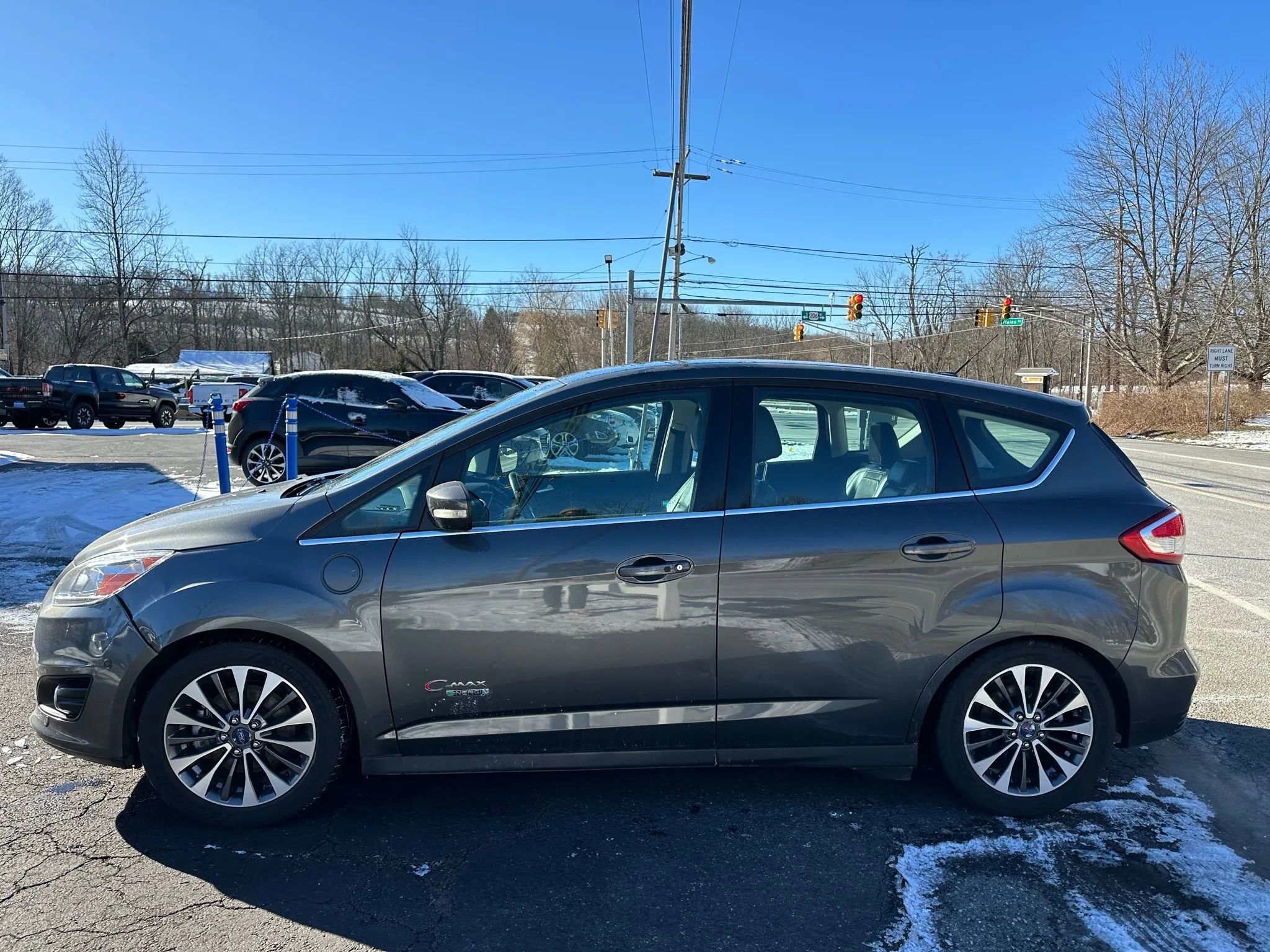 Used 2017 Ford C-MAX Energi Titanium w/ Equipment Group 501A image 7