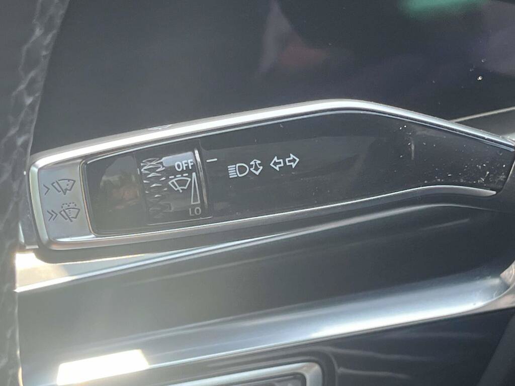 Used 2025 Cadillac Lyriq Luxury AWD/4WD image 32