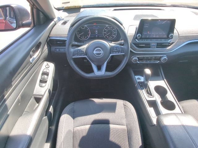 Used 2025 Nissan Altima 2.5 SV FWD image 7