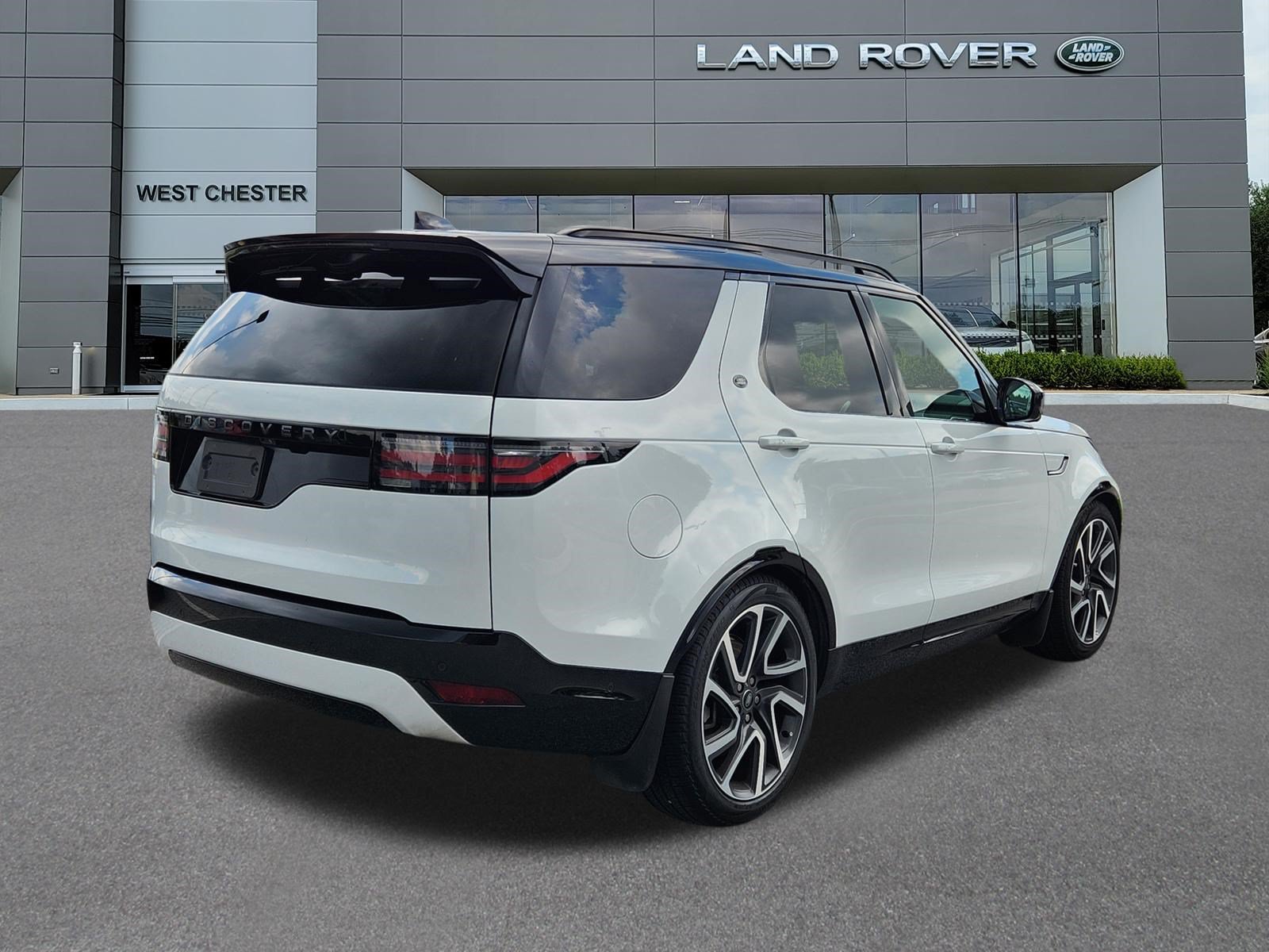 Certified 2024 Land Rover Discovery Dynamic SE AWD/4WD image 4