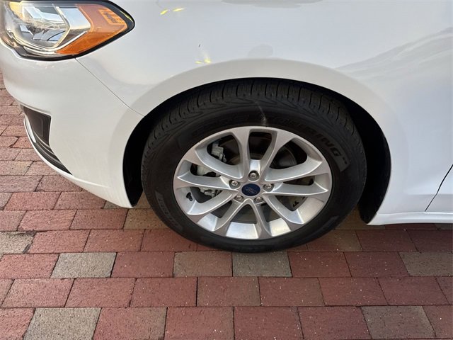 Used 2020 Ford Fusion SE image 2