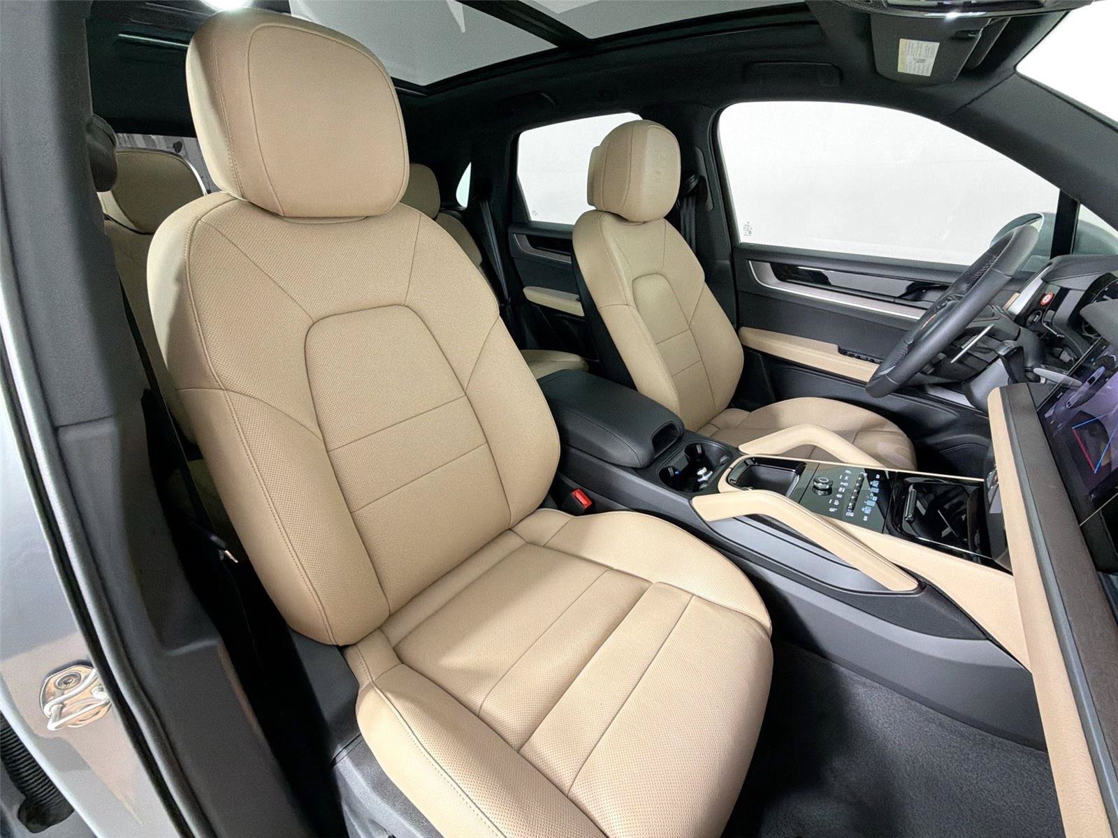 Certified 2026 Porsche Cayenne AWD/4WD image 27