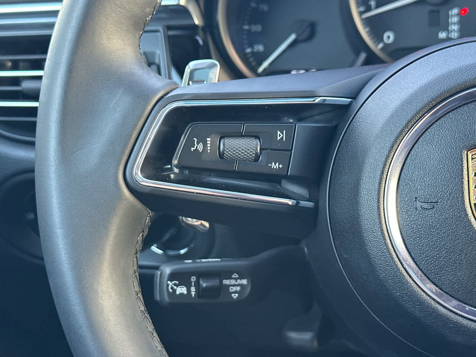 Certified 2025 Porsche Macan AWD/4WD image 26