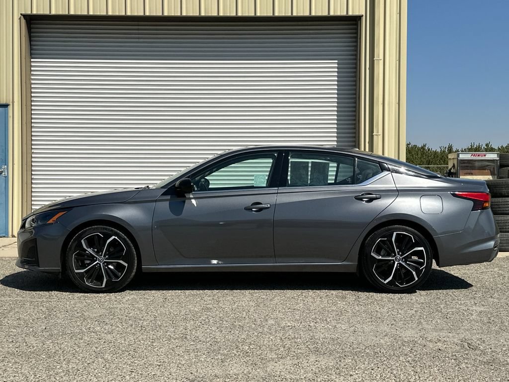 Used 2024 Nissan Altima 2.5 SR FWD image 7