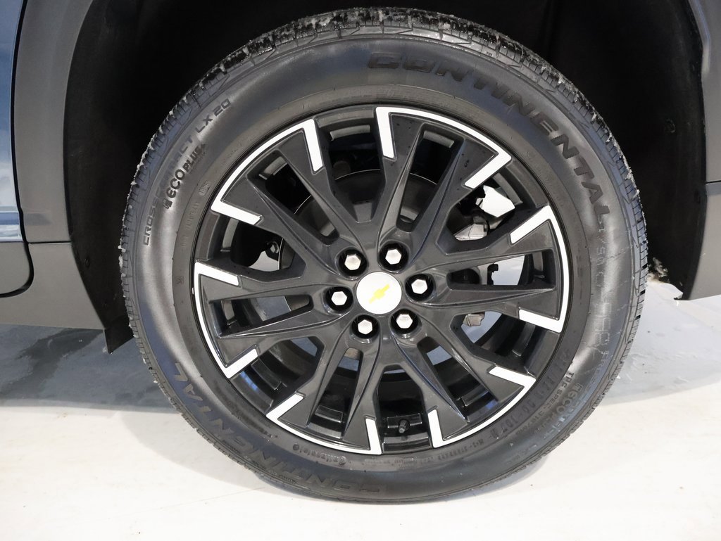 Used 2025 Chevrolet Traverse LT w/ Sun and Wheel Package image 44
