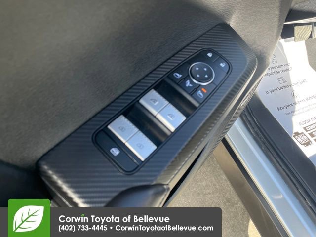 Used 2025 Mitsubishi Outlander SE image 11