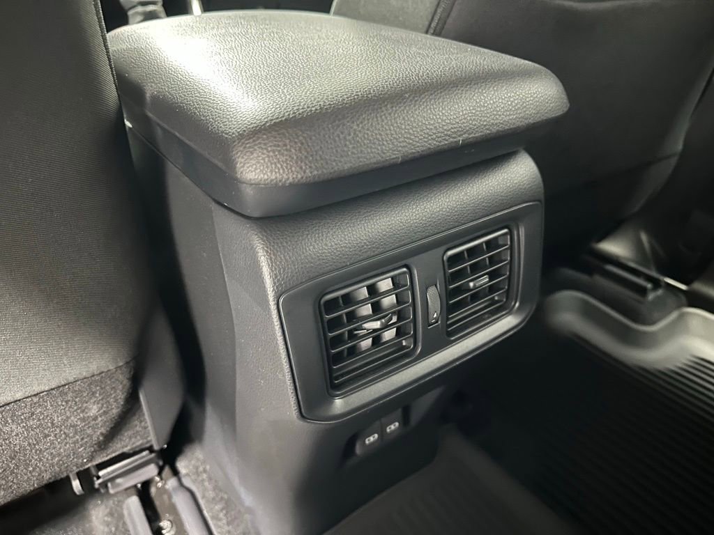 Used 2025 Toyota RAV4 XLE AWD/4WD image 43