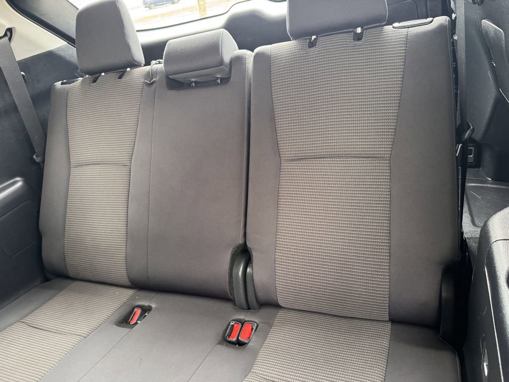 Used 2024 Toyota Highlander LE AWD/4WD image 29