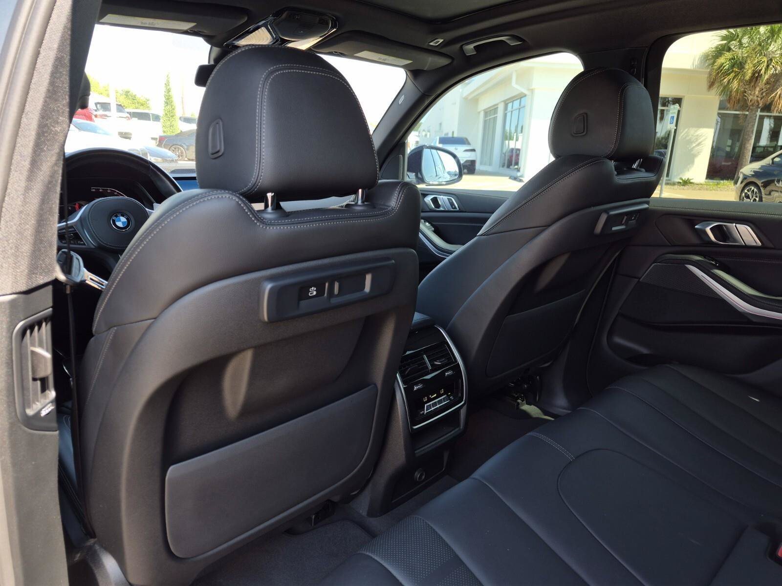 Certified 2022 BMW X5 xDrive40i w/ M Sport Package AWD/4WD image 18