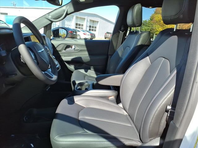 New 2026 Chrysler Pacifica Select AWD/4WD image 7
