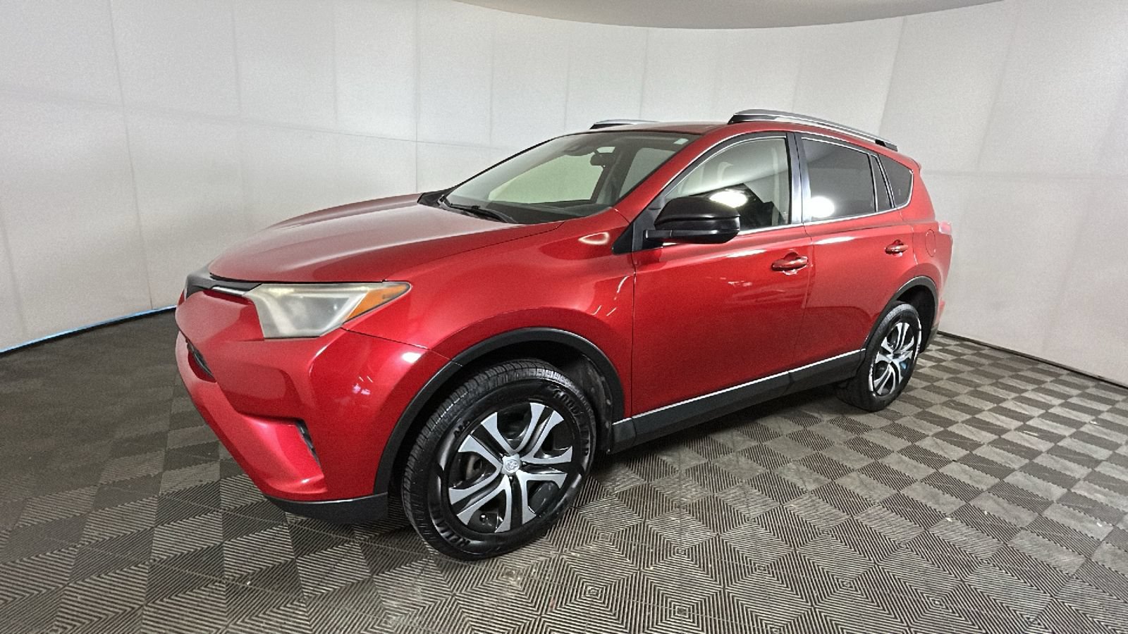 Used 2017 Toyota RAV4 LE AWD/4WD image 6
