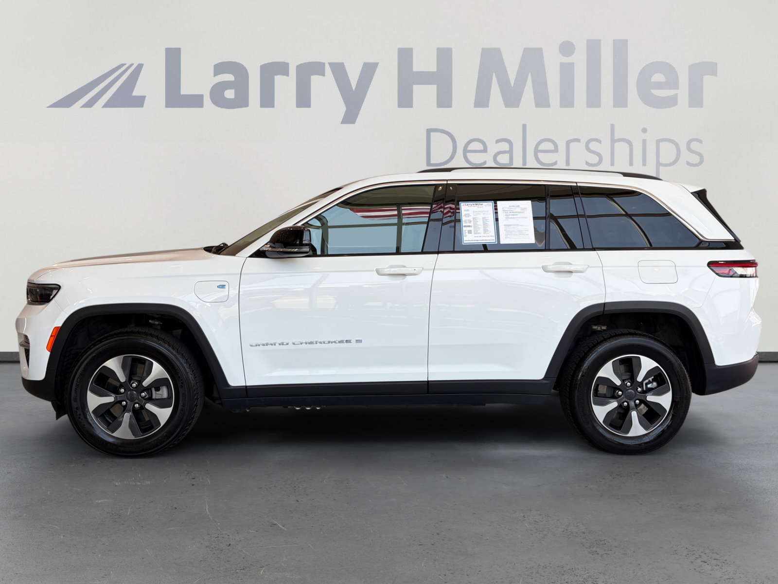 Used 2024 Jeep Grand Cherokee Limited 4xe AWD/4WD image 2
