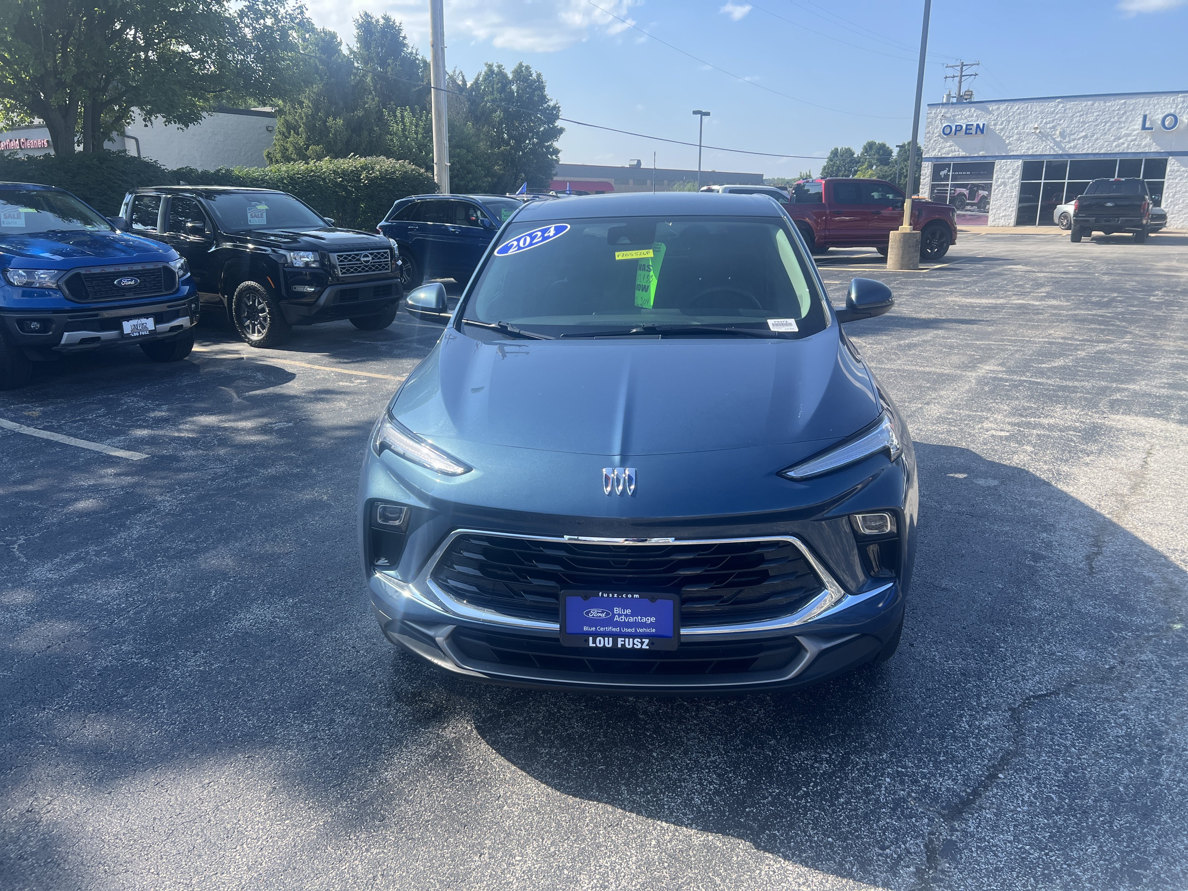 Used 2024 Buick Encore GX Preferred AWD/4WD image 3