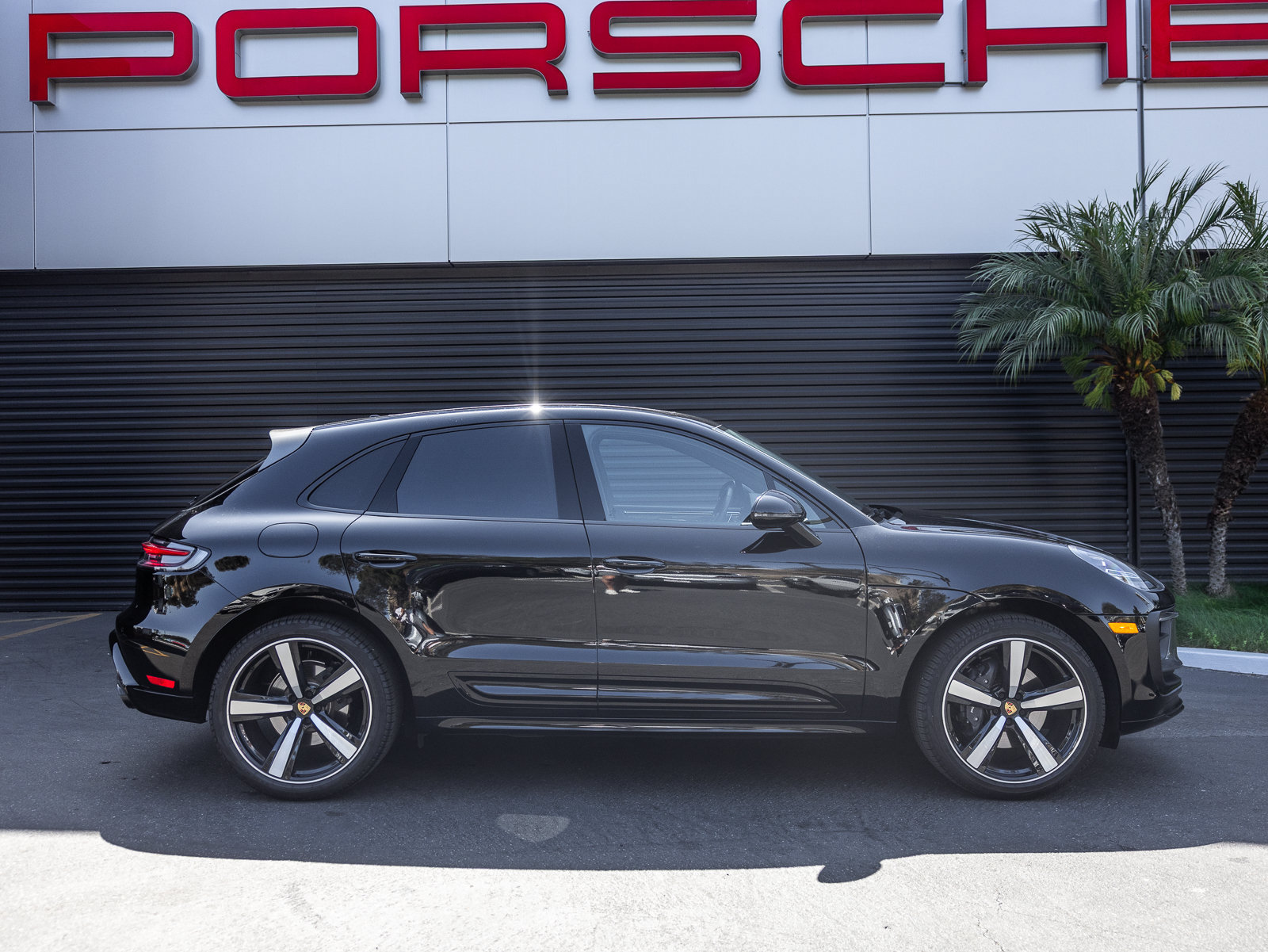 Certified 2026 Porsche Macan Turbo AWD/4WD image 9