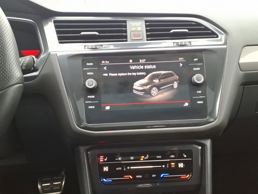 Used 2022 Volkswagen Tiguan SE R-Line image 15