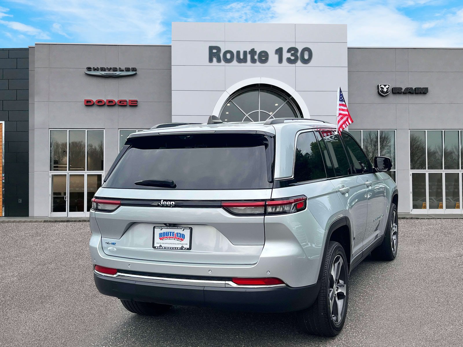 Used 2023 Jeep Grand Cherokee 4WD 4xe w/ Luxury Tech Group II image 4