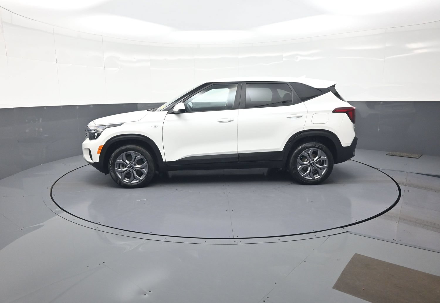 Used 2024 Kia Seltos LX AWD/4WD image 6