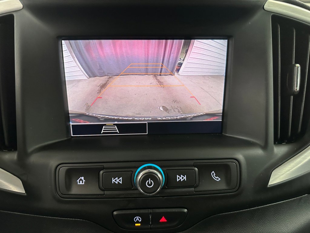 Used 2023 GMC Terrain SLE w/ Driver Convenience Package image 15