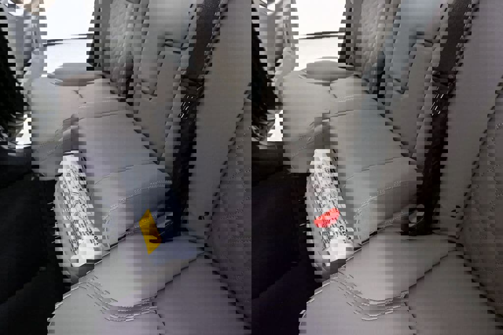 Certified 2025 Volvo XC90 B6 Plus image 24