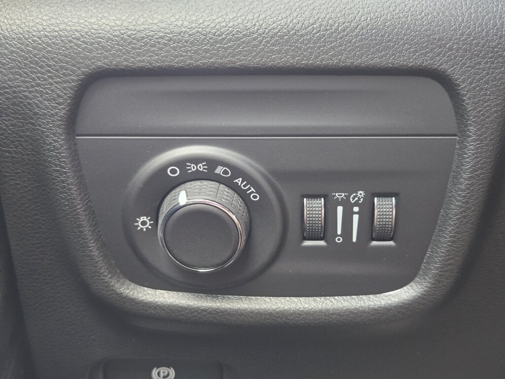 New 2027 Jeep Grand Cherokee Altitude AWD/4WD image 16