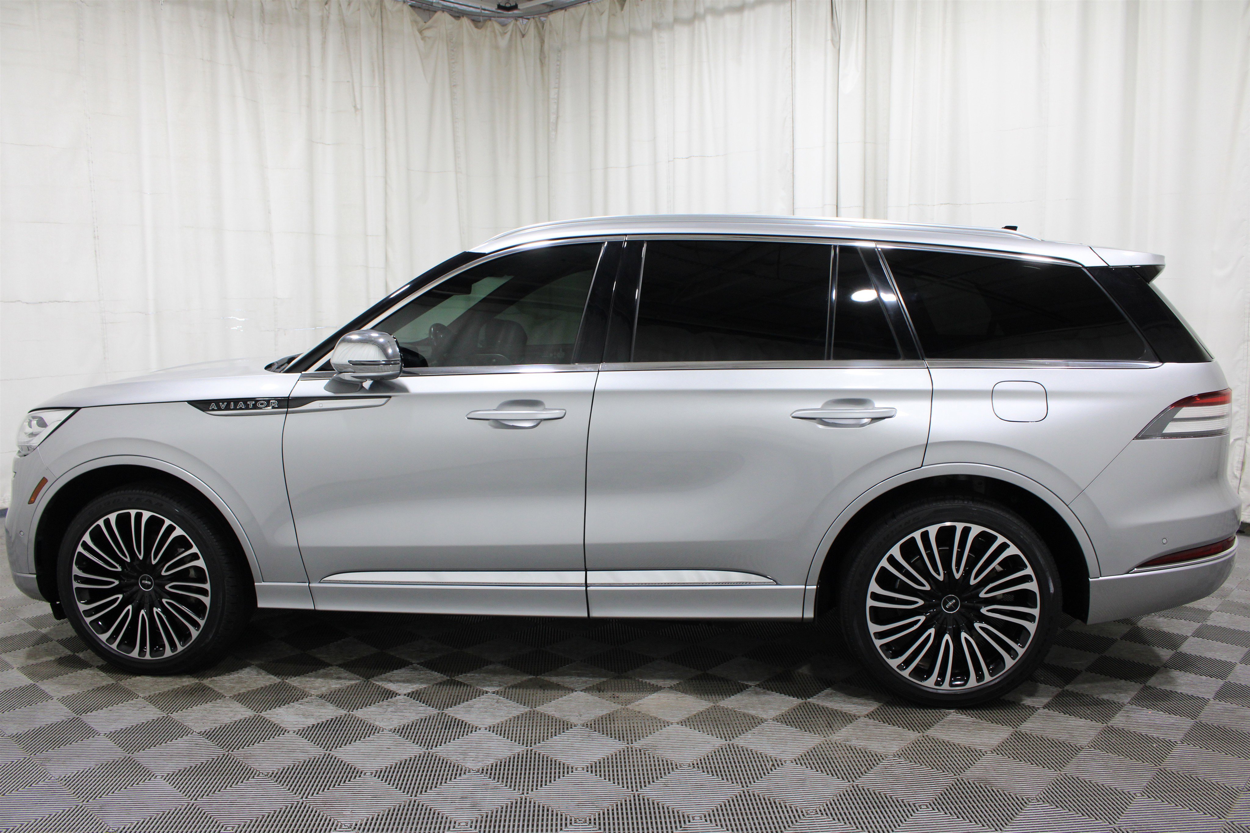 Used 2021 Lincoln Aviator Black Label w/ Class IV Trailer Tow Package image 36