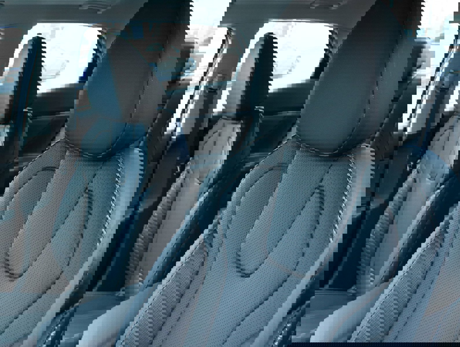 New 2025 Hyundai Elantra Limited image 13