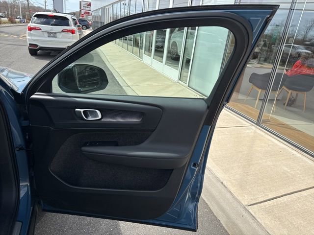 Certified 2025 Volvo XC40 B5 Plus image 14