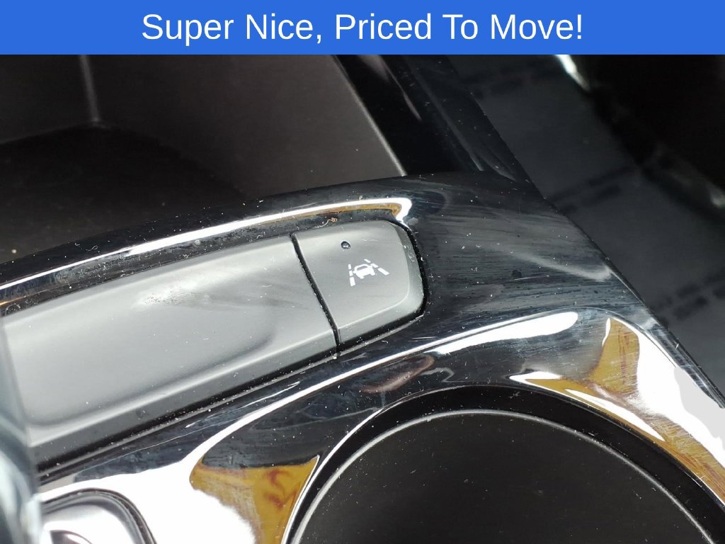 Used 2025 Chevrolet Trax LT FWD image 18
