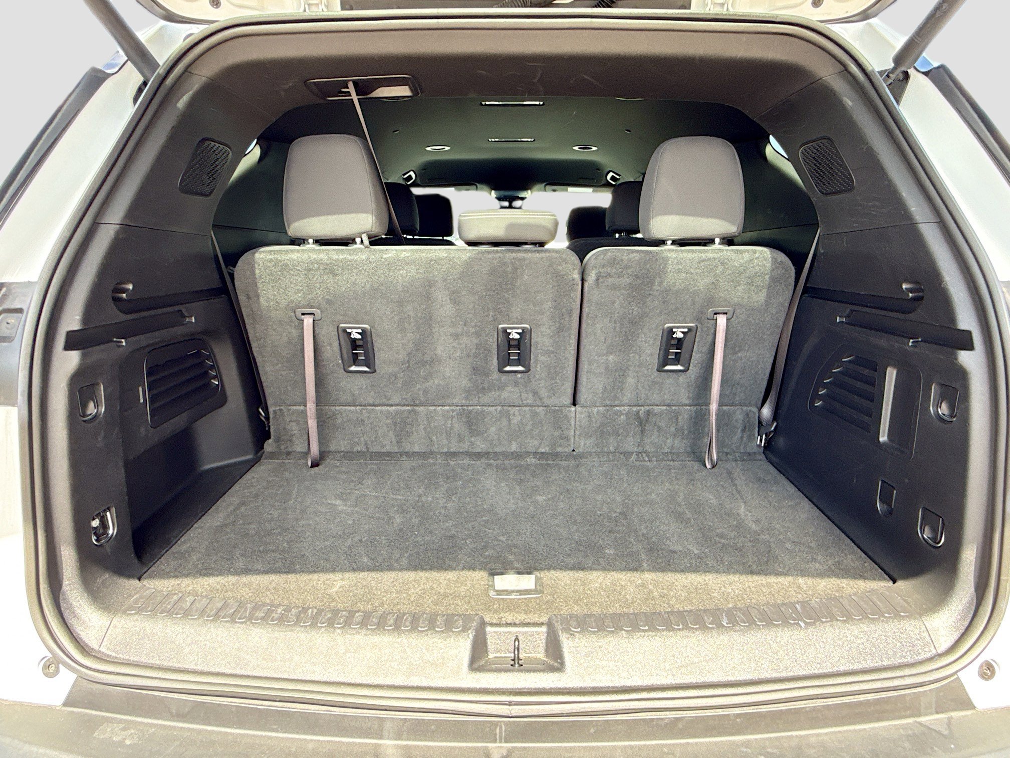 Used 2025 Chevrolet Traverse LT image 12