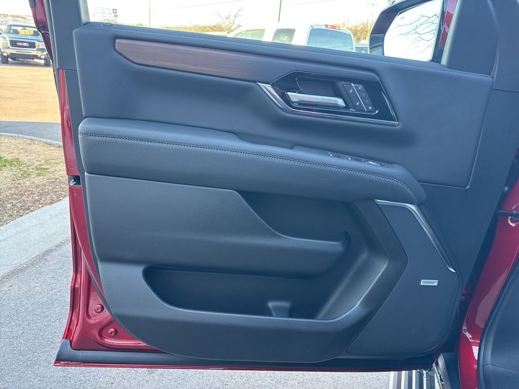 New 2026 GMC Yukon XL Denali w/ Sun & Power Step Package image 11