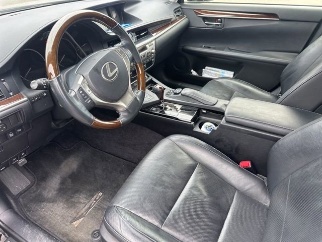 Used 2015 Lexus ES 350 w/ Luxury Package FWD image 6