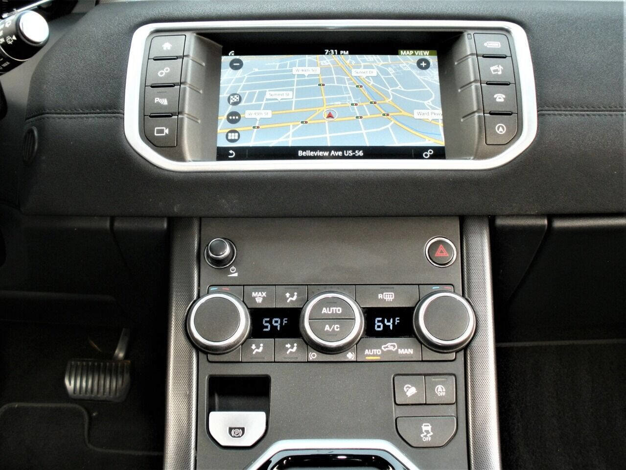 Used 2019 Land Rover Range Rover Evoque image 32