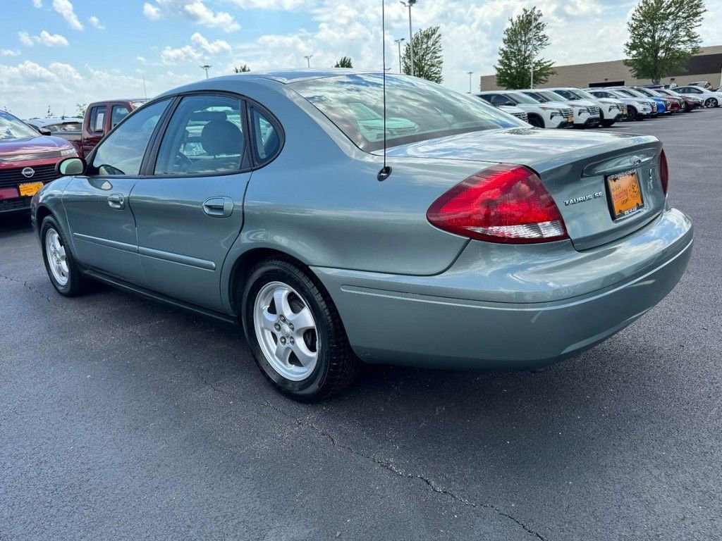 Used 2007 Ford Taurus SE FWD image 5