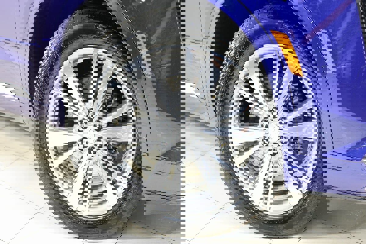 Used 2025 Cadillac XT6 Premium Luxury image 15