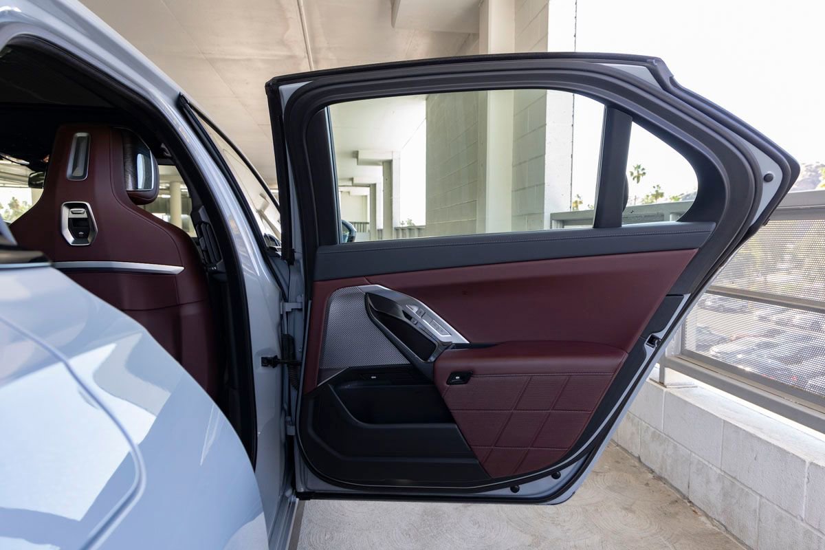 Used 2023 BMW 740i w/ Parking Assistance Package RWD image 25