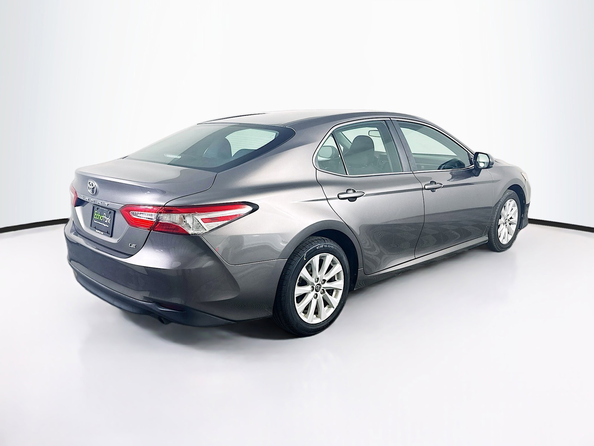 Used 2018 Toyota Camry LE image 9