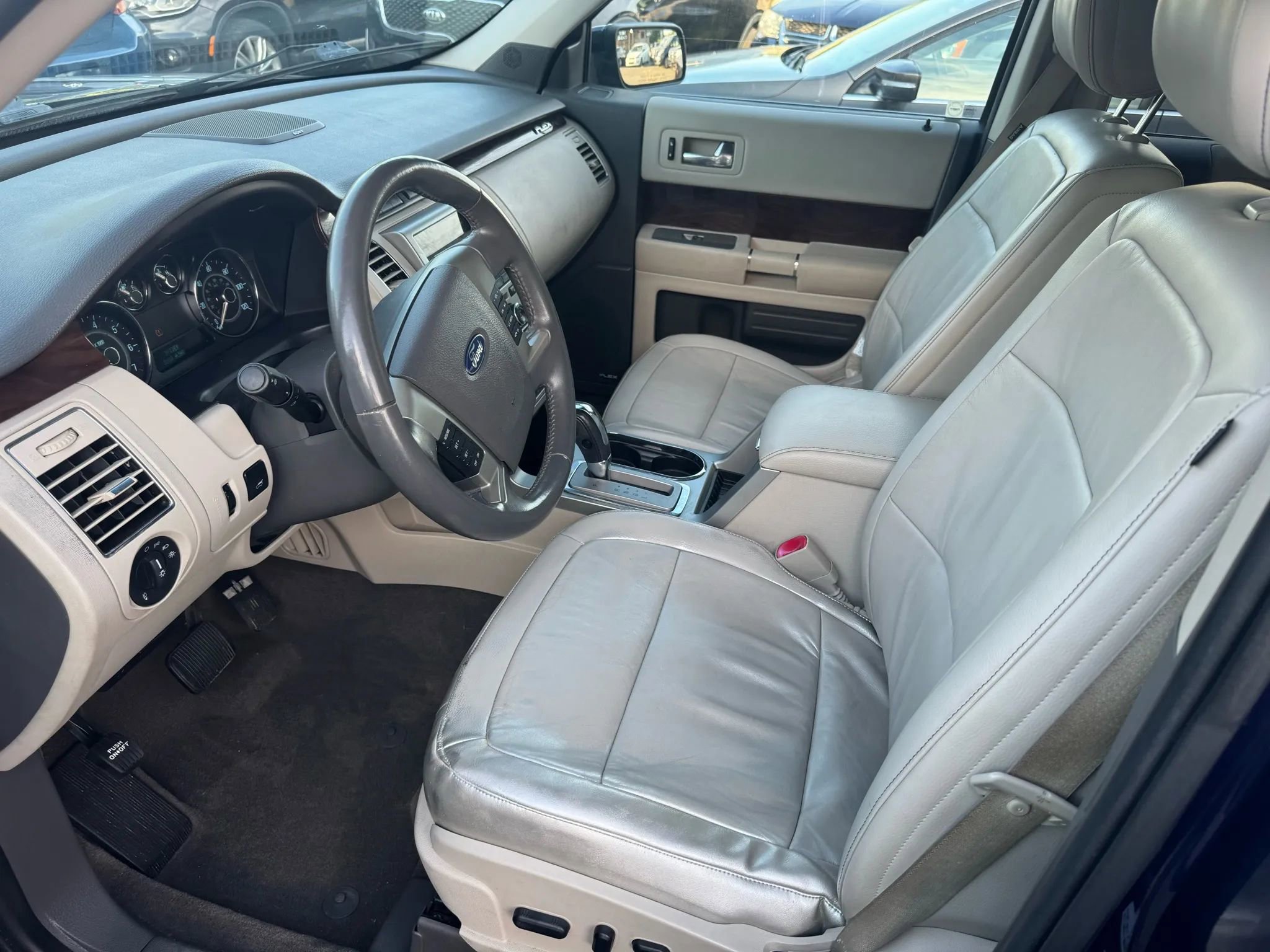 Used 2011 Ford Flex SEL w/ Rapid Spec Order Code image 8