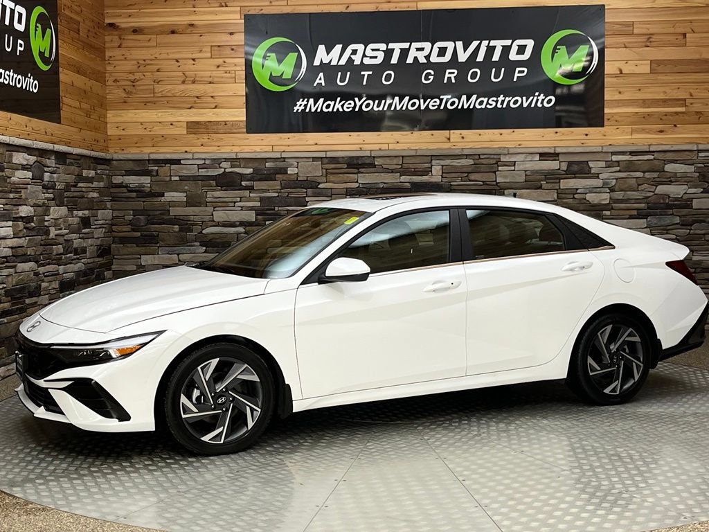 Used 2025 Hyundai Elantra SEL FWD image 12