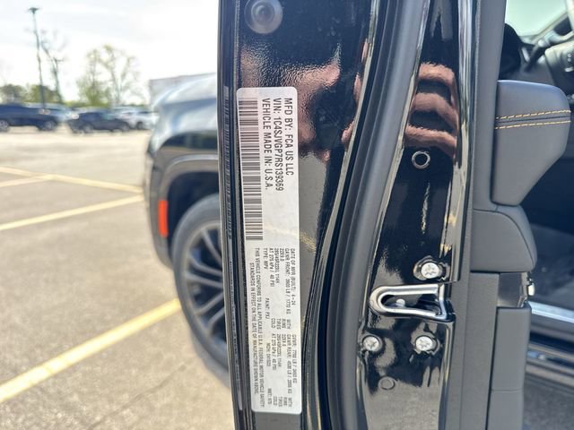 Used 2024 Jeep Grand Wagoneer Series III w/ Rear Seat Video Group 1 AWD/4WD image 33