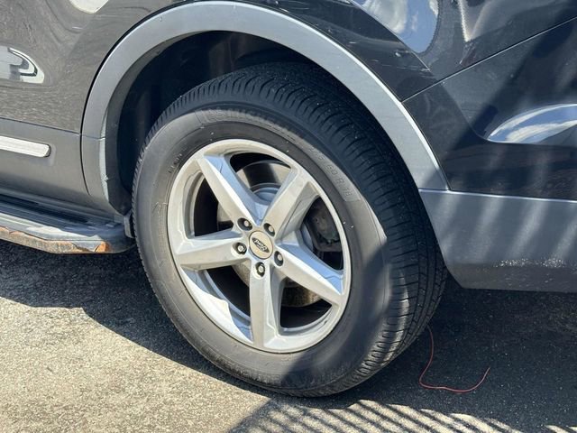 Used 2017 Ford Explorer XLT AWD/4WD image 6