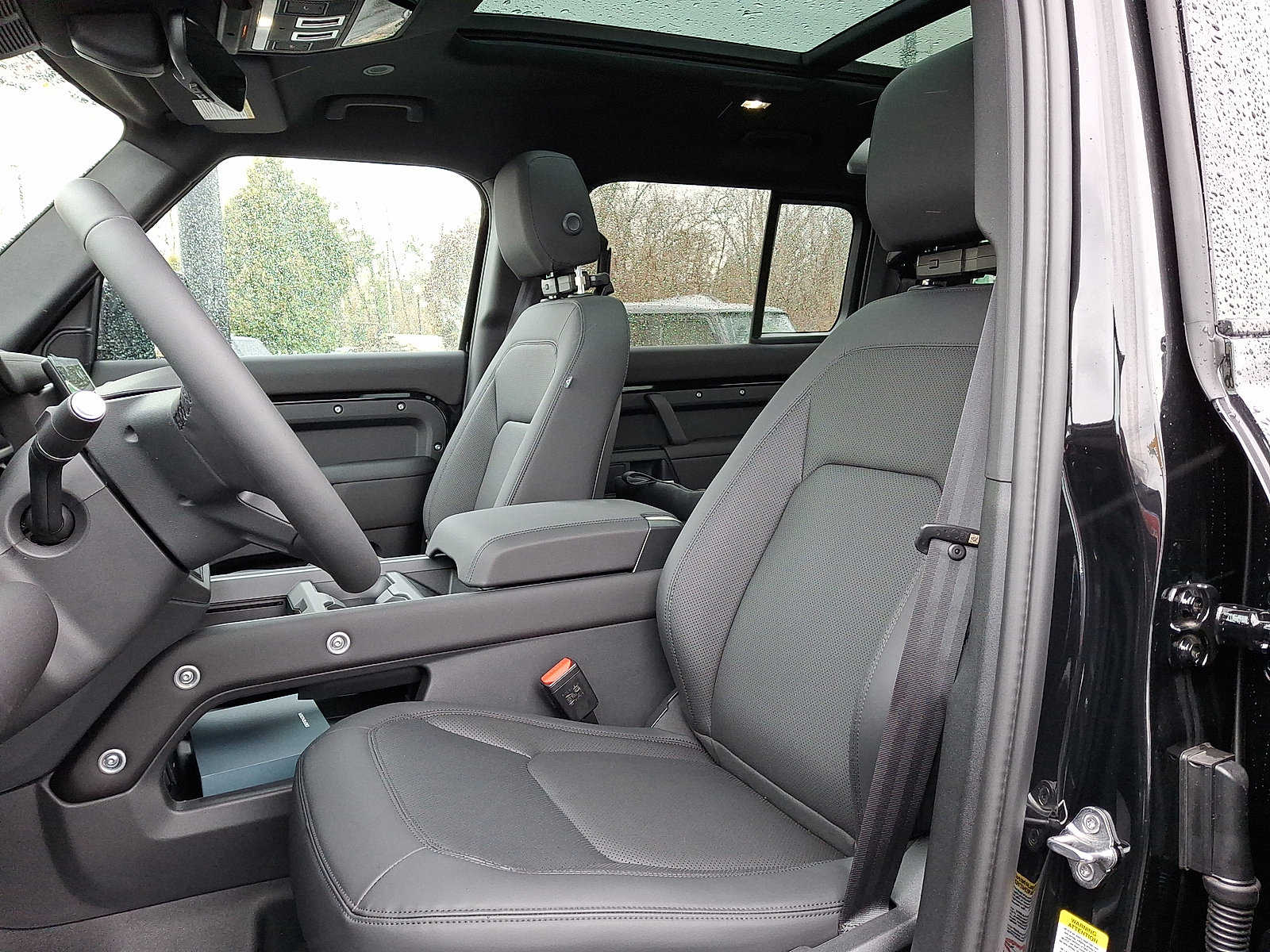 New 2026 Land Rover Defender 110 X-Dynamic SE image 3