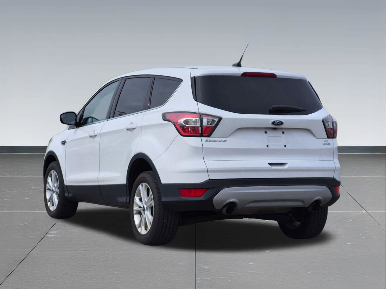 Used 2017 Ford Escape SE AWD/4WD image 4