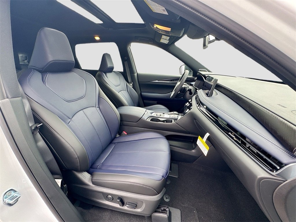 New 2026 INFINITI QX60 Sport w/ Dark Cargo Package image 31