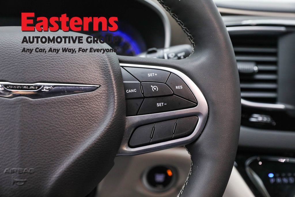 Used 2022 Chrysler Voyager LX image 16